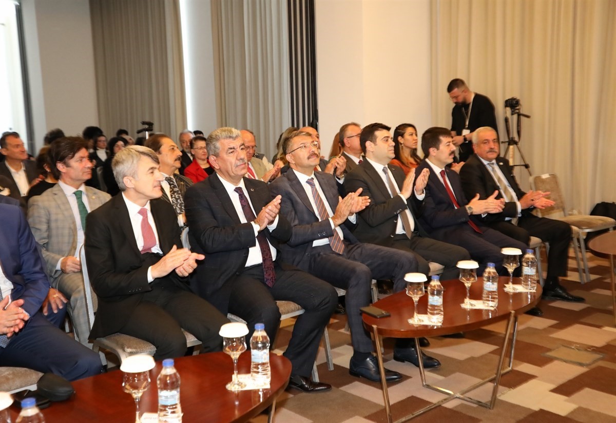 TÜRK HALK MÜZİĞİ REPERTUVARINA KAZANDIRAN HİSARLI AHMET ANISINA SEMPOZYUM DÜZENLENDİ.