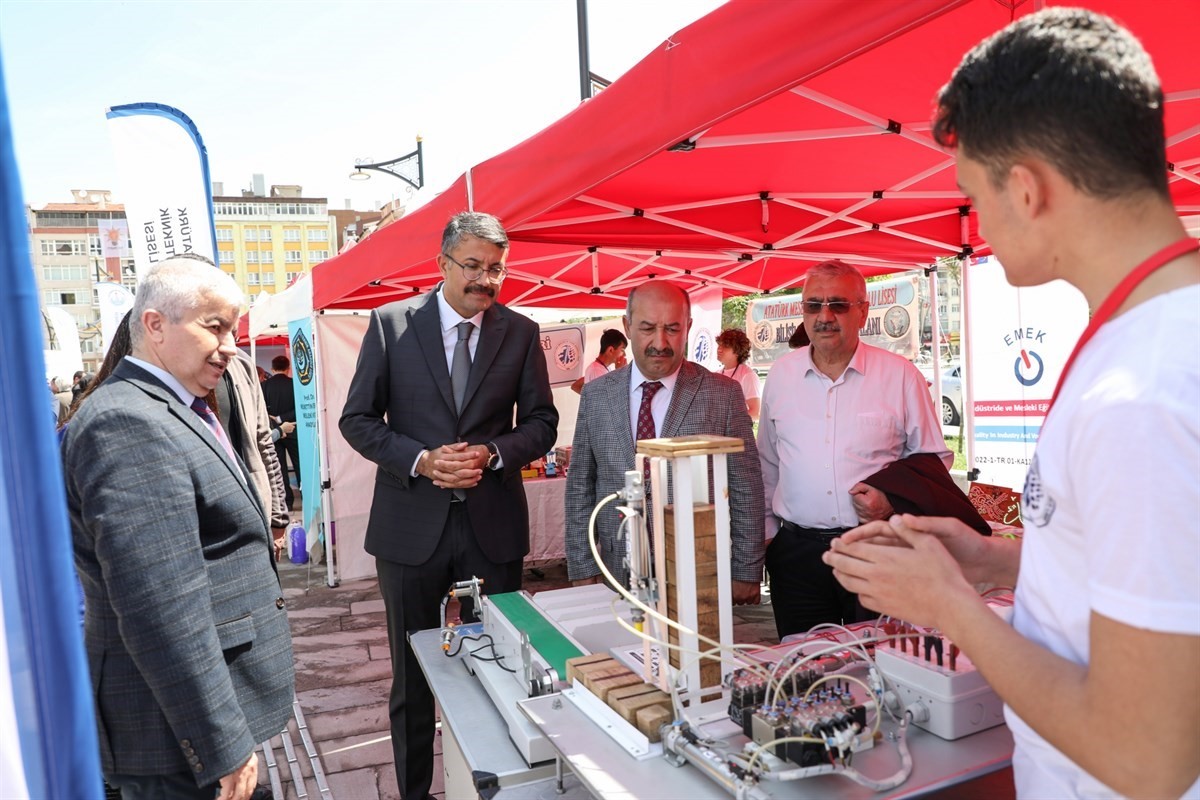 KÜTAHYA'DA MESLEKİ TEKNİK EĞİTİM FUARI
