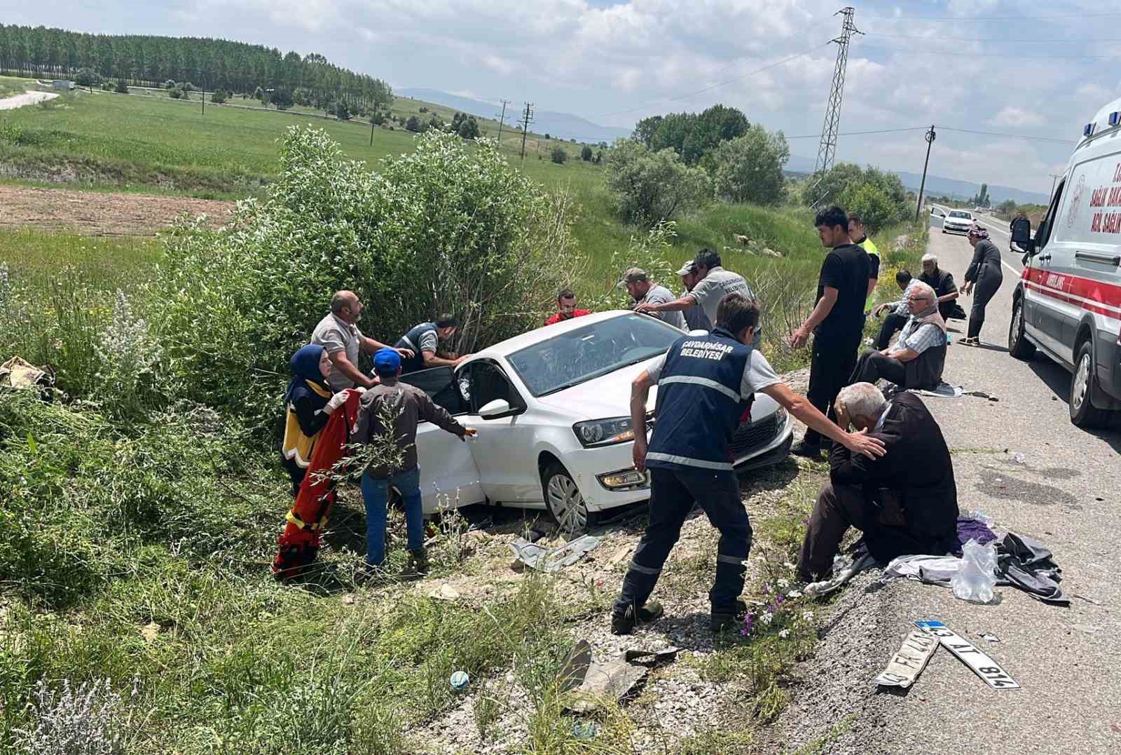 KÜTAHYA'DA İKİ ARACIN ÇARPIŞMASI SONUCU MEYDANA GELEN TRAFİK KAZASINDA 2