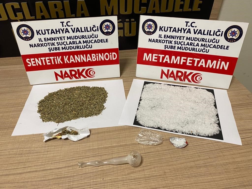 KÜTAHYA’DA UYUŞTURUCU SATICISI TUTUKLANDI