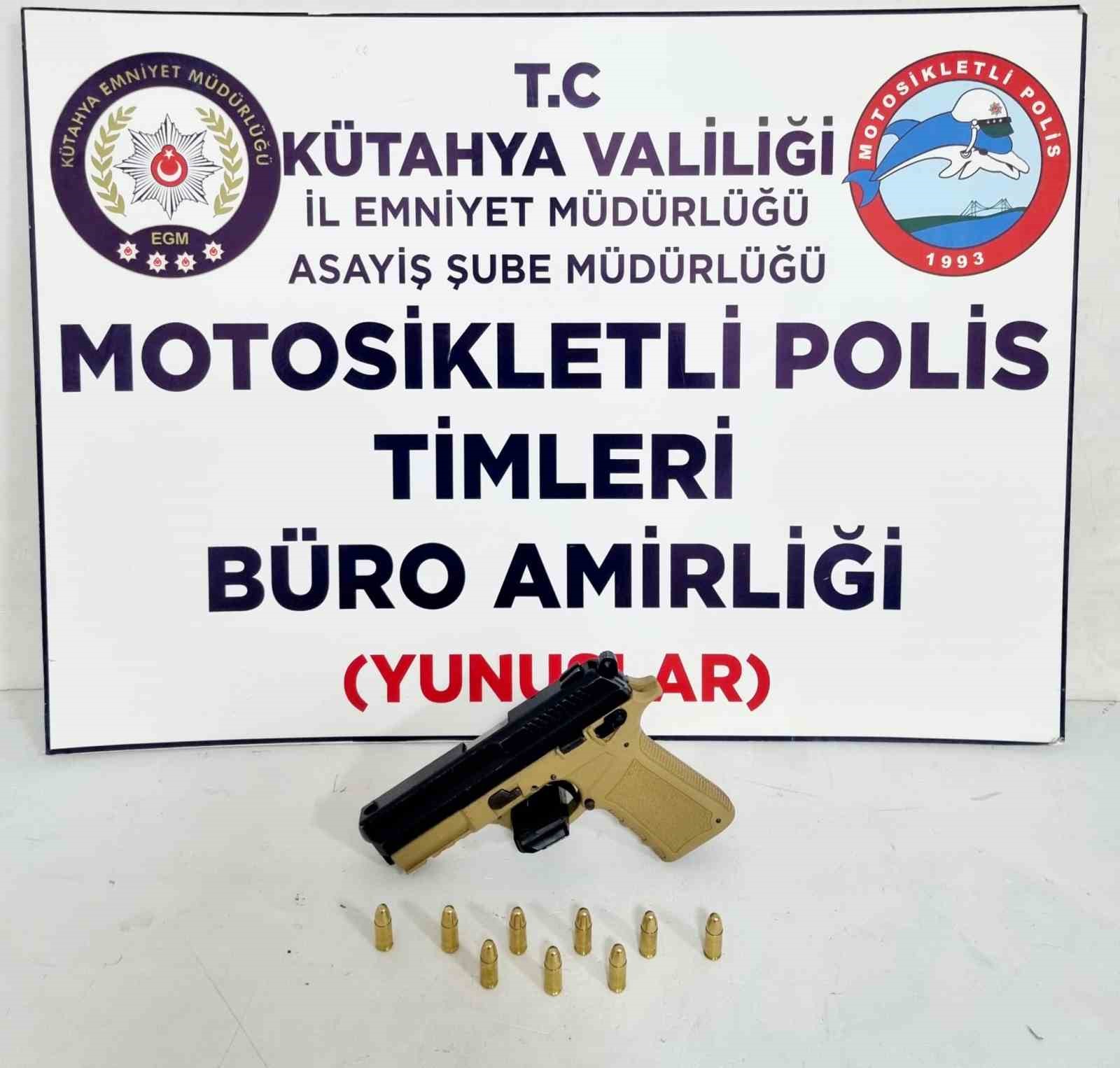 KÜTAHYA’DA YUNUS TİMLERİ RUHSATSIZ TABANCA ELE GEÇİRDİ