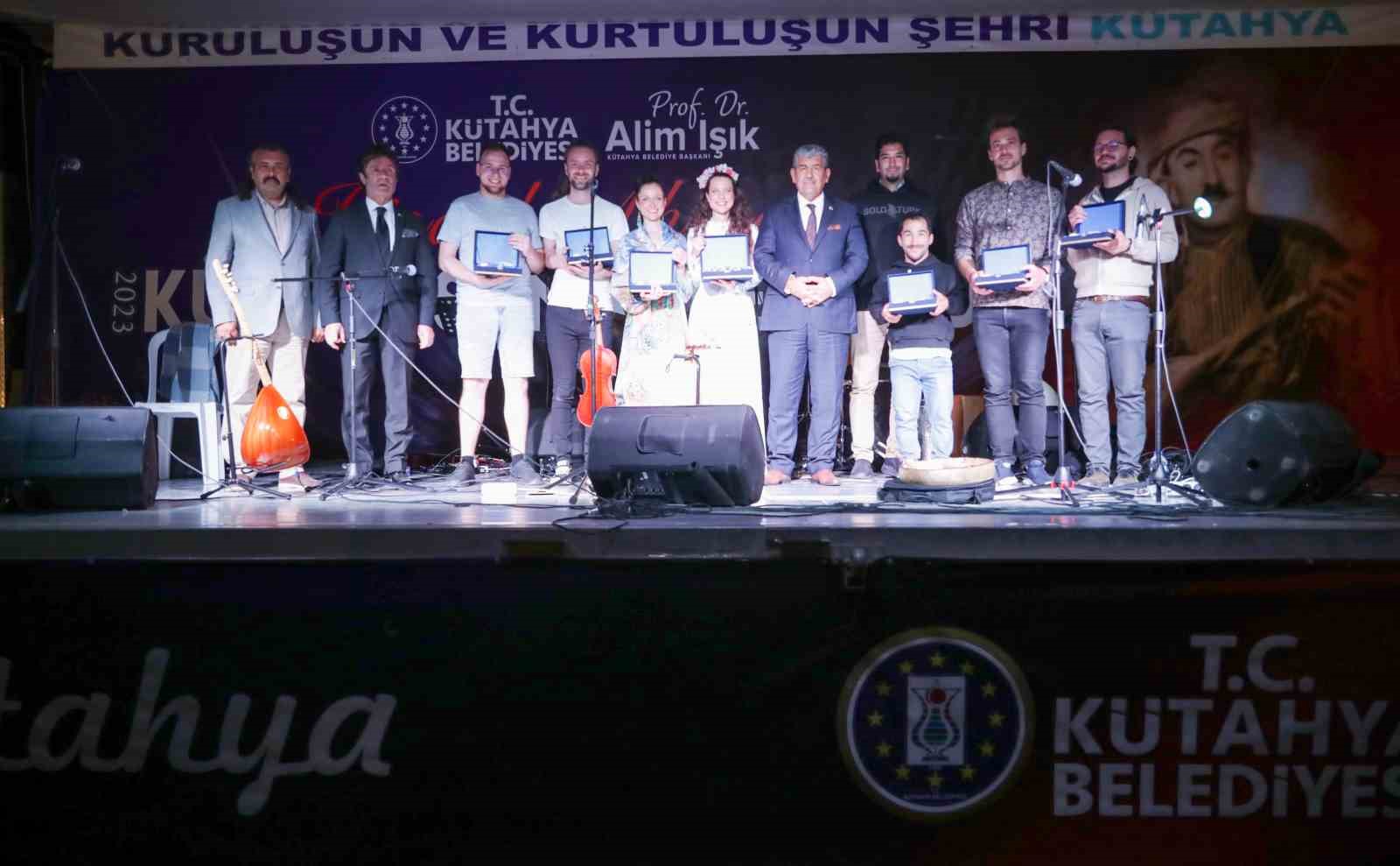 KÜTAHYALILAR, TÜRK-MACAR HALK ŞARKILARIYLA EĞLENDİ
