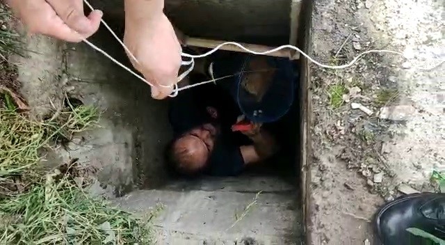SİVAS’TA ESKİ SU KUYUSUNDA MAHSUR KALDIĞI DÜŞÜNÜLEN 3 KEDİ İTFAİYE