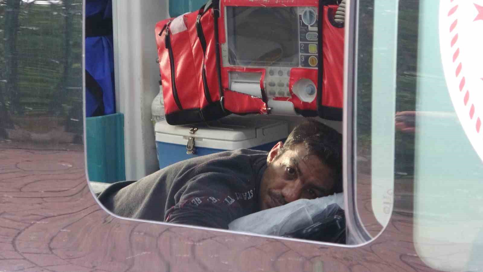 KOCAELİ’DE LAF ATMA TARTIŞMASI YÜZÜNDEN ÇIKAN KAVGADA 1 KİŞİ BIÇAKLANARAK