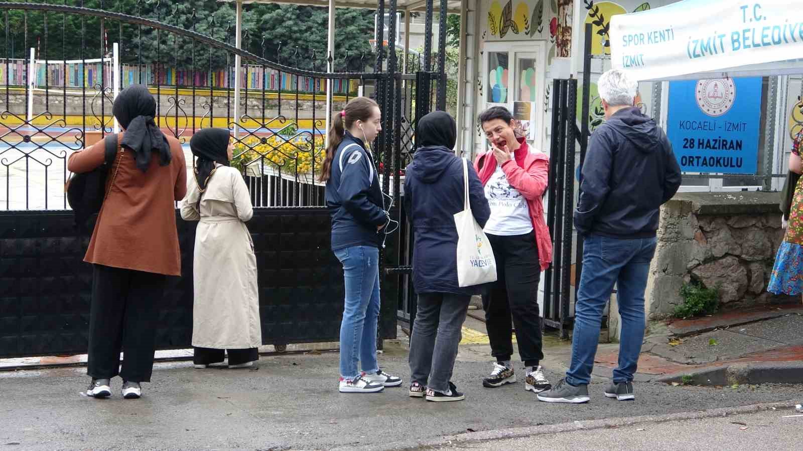 YURT GENELİNDE OLDUĞU GİBİ KOCAELİ’DE DE LGS HEYECANI YAŞANDI. ÖĞRENCİLER