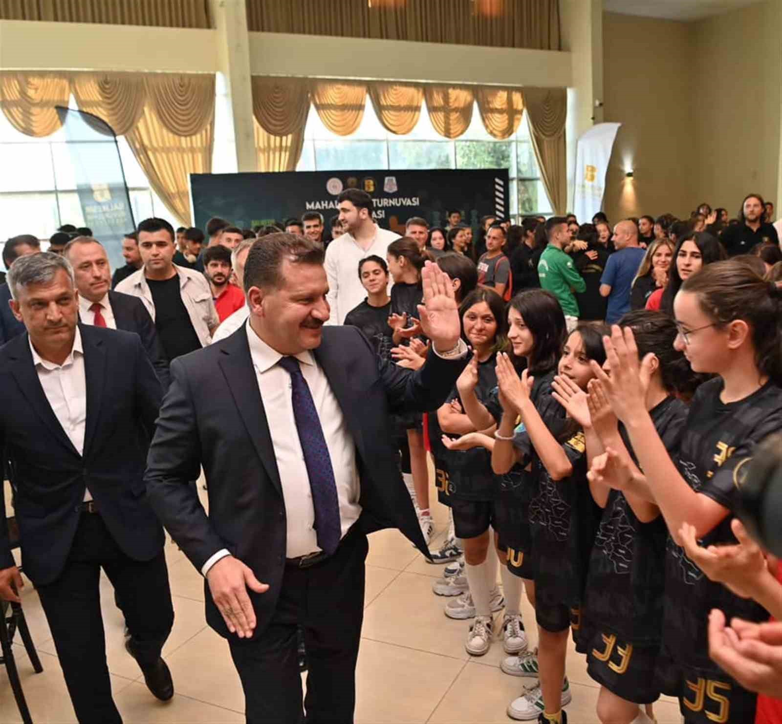BALIKESİR MAHALLE LİGİ TURNUVALARININ BU YIL Kİ ŞAMPİYON TAKIMLARI BELİRLENDİ.