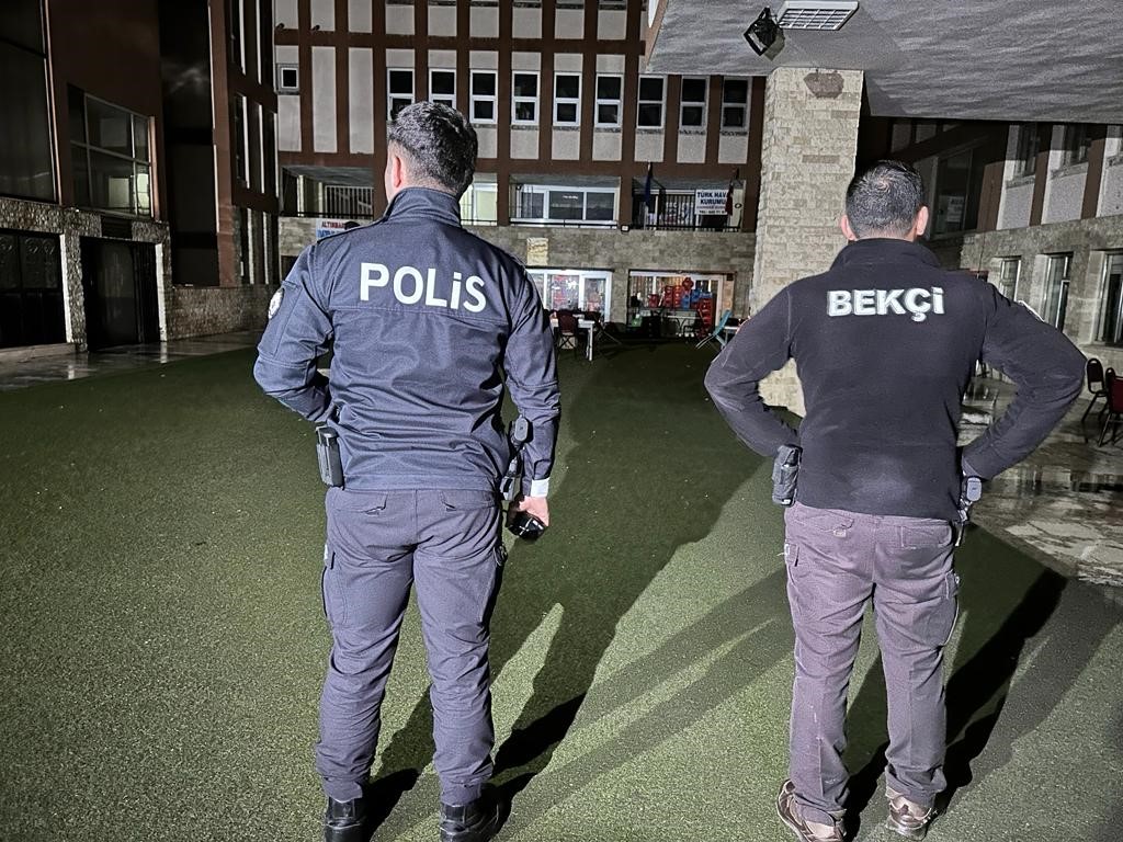AFYONKARAHİSAR’IN EMİRDAĞ İLÇESİNDE POLİS EKİPLERİNİN YANI SIRA MAHALLE VE ÇARŞI