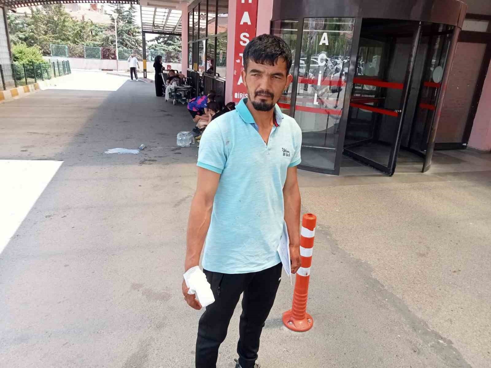 ANKARA’DA KURBAN KEMİKLERİNİ PARÇALATTIĞI MAKİNEYE PARMAĞINI KAPTIRAN BİR KİŞİ SOLUĞU