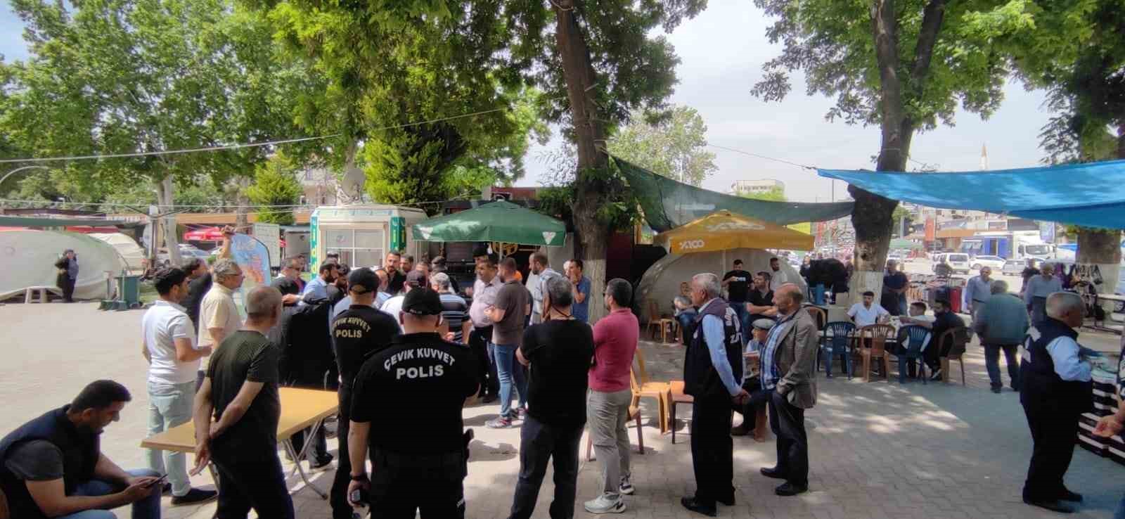 ASRIN FELAKETİ SONRASI BÜYÜK YIKIMIN YAŞANDIĞI MALATYA’DA KENT MERKEZİNDE KALDIRIMLARA
