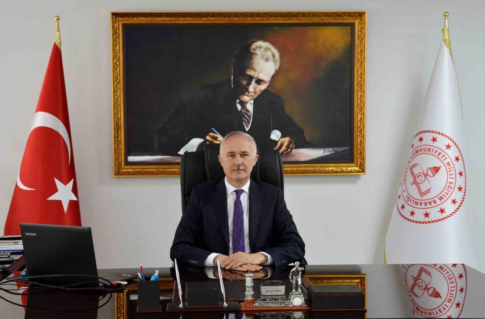 SINAVLA İLGİLİ AÇIKLAMA YAPAN MANİSA İL MİLLİ EĞİTİM MÜDÜRÜ MUSTAFA