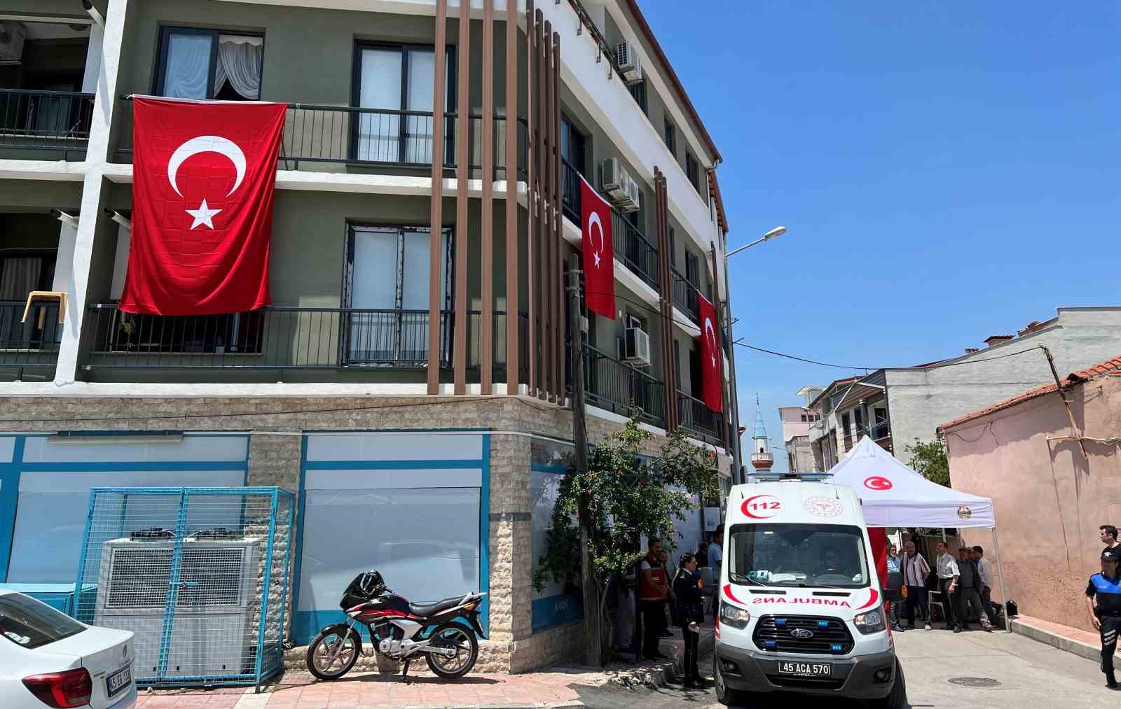 İSTANBUL'DAN GEÇİCİ GÖREV İLE GİTTİĞİ HATAY'DA ÇIKAN TARTIŞMADA MESLEKTAŞI TARAFINDAN