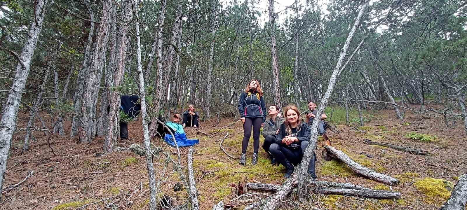 ESKİŞEHİRLİ DOĞA TUTKUNLARI BEŞİKDERESİ ŞELALESİ’NDE KAMP YAPIP, MANTAR TOPLAMA ETKİNLİ