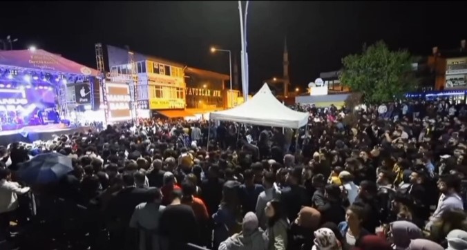 ŞARKICI MANUŞ BABA, VAN’IN ÖZALP BELEDİYESİ TARAFINDAN DÜZENLENEN ‘BAHAR ŞENLİKLERİ’