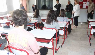 Manyas’ta bin 978 öğrenci tatile girdi
