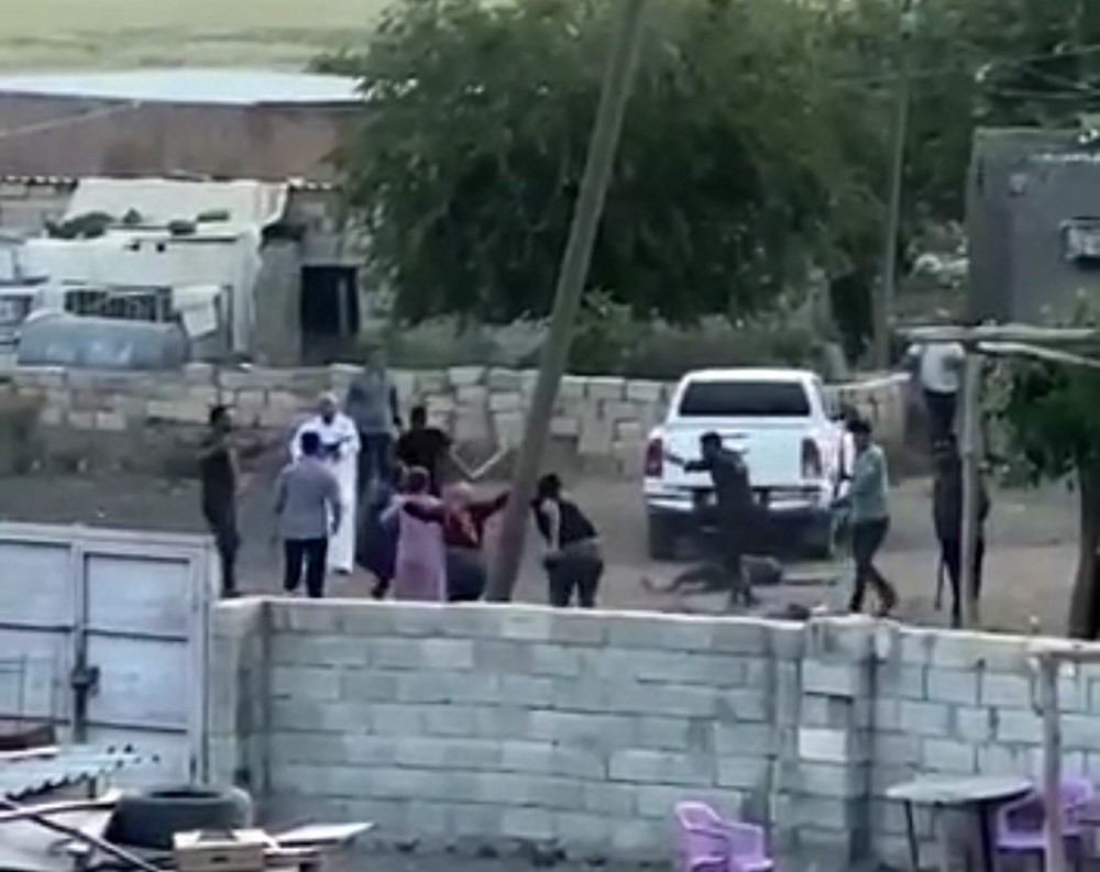 MARDİN’İN DERİK İLÇESİNDE İKİ AİLE ARASINDA ARAZİ ANLAŞMAZLIĞI NEDENİYLE 14