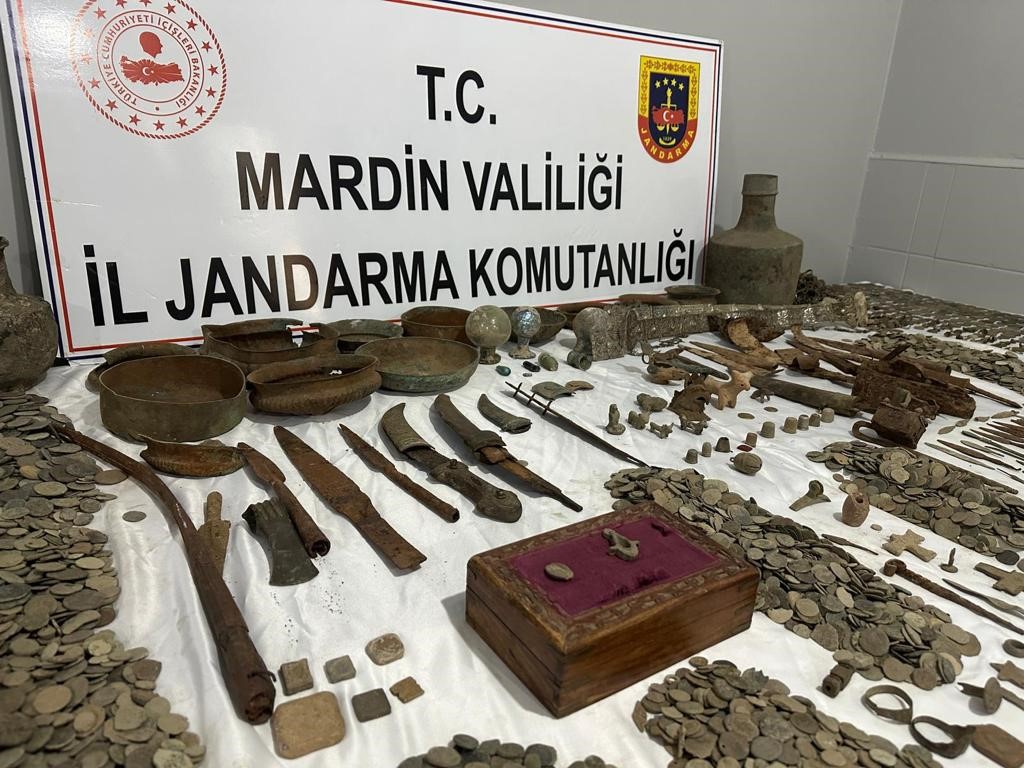 MARDİN’İN MAZIDAĞI İLÇESİNDE JANDARMA KOMUTANLIĞI EKİPLERİNCE BİR ADRESE DÜZENLENEN OPERASYONDA