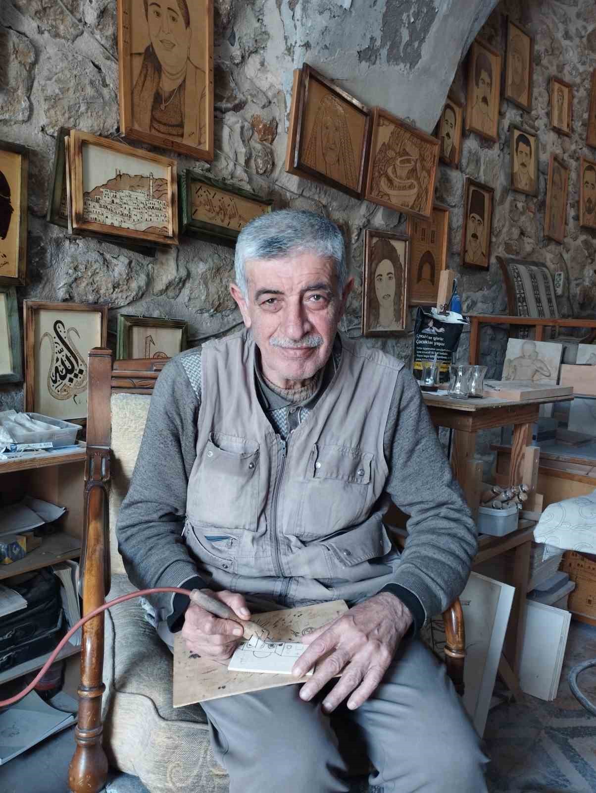 MARDİN'DE YAŞAYAN VE 20 YIL KARTONPİYER İLE ASMA TAVAN USTALIĞI