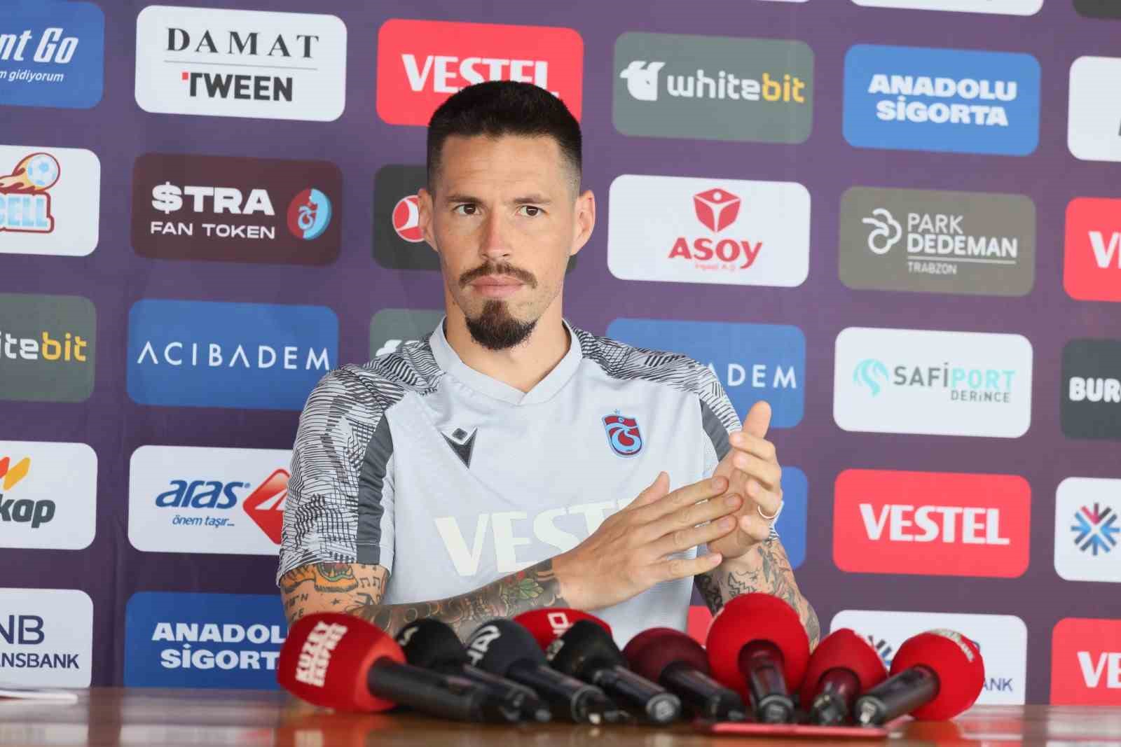 TRABZONSPOR'UN YILDIZ OYUNCUSU MAREK HAMSIIK, FUTBOL KARİYERİNİ SONLANDIRDIĞINI AÇIKLADI.