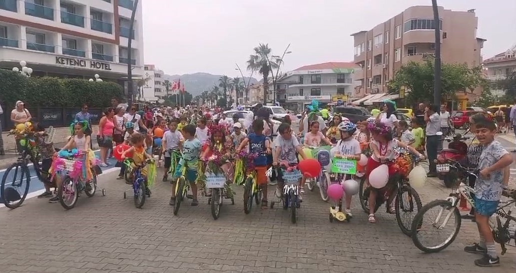MARMARİSLİ ÖĞRENCİLER DOĞA İÇİN PEDAL ÇEVİRİP DANS ETTİLER