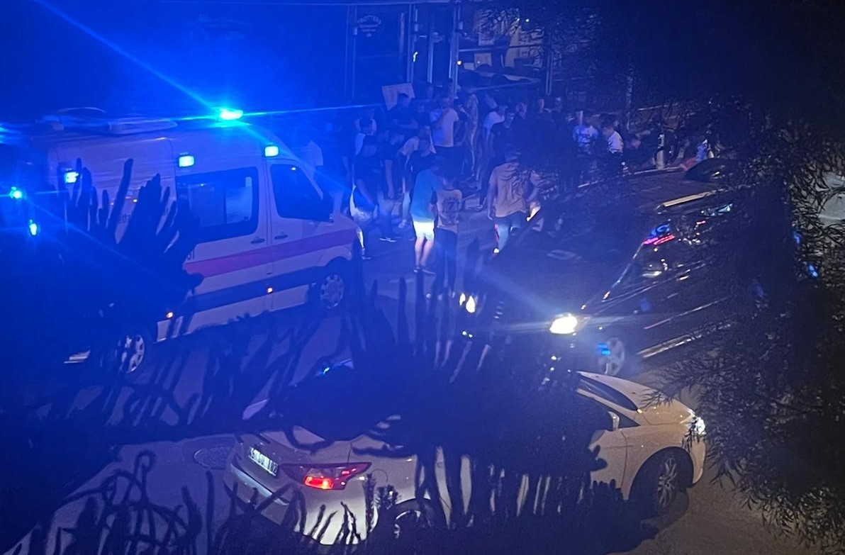 MARMARİS'TE MOTORLUBİSİKLET İLE AMBULANS ÇARPIŞTI BİR YARALI