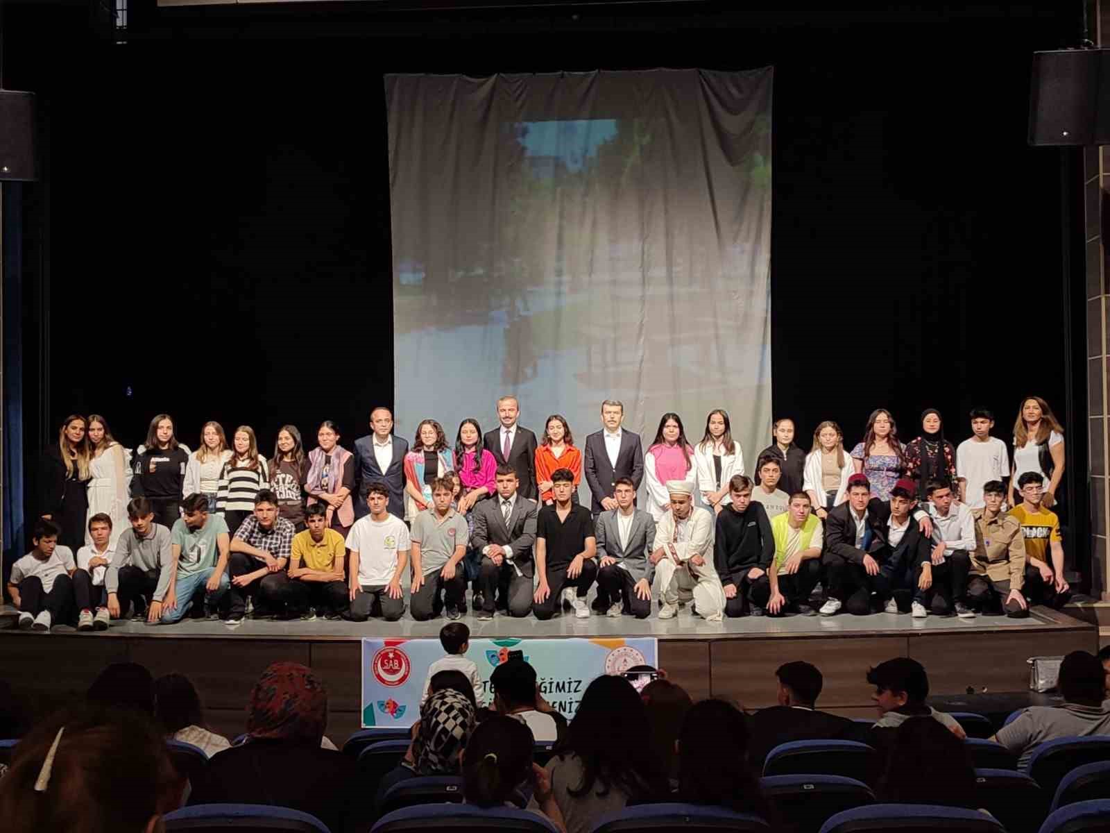 ZONGULDAK’IN ÇAYCUMA İLÇESİNDE ŞEHİT AYDIN BERBER ANADOLU LİSESİ ÖĞRENCİLERİ SOSYAL
