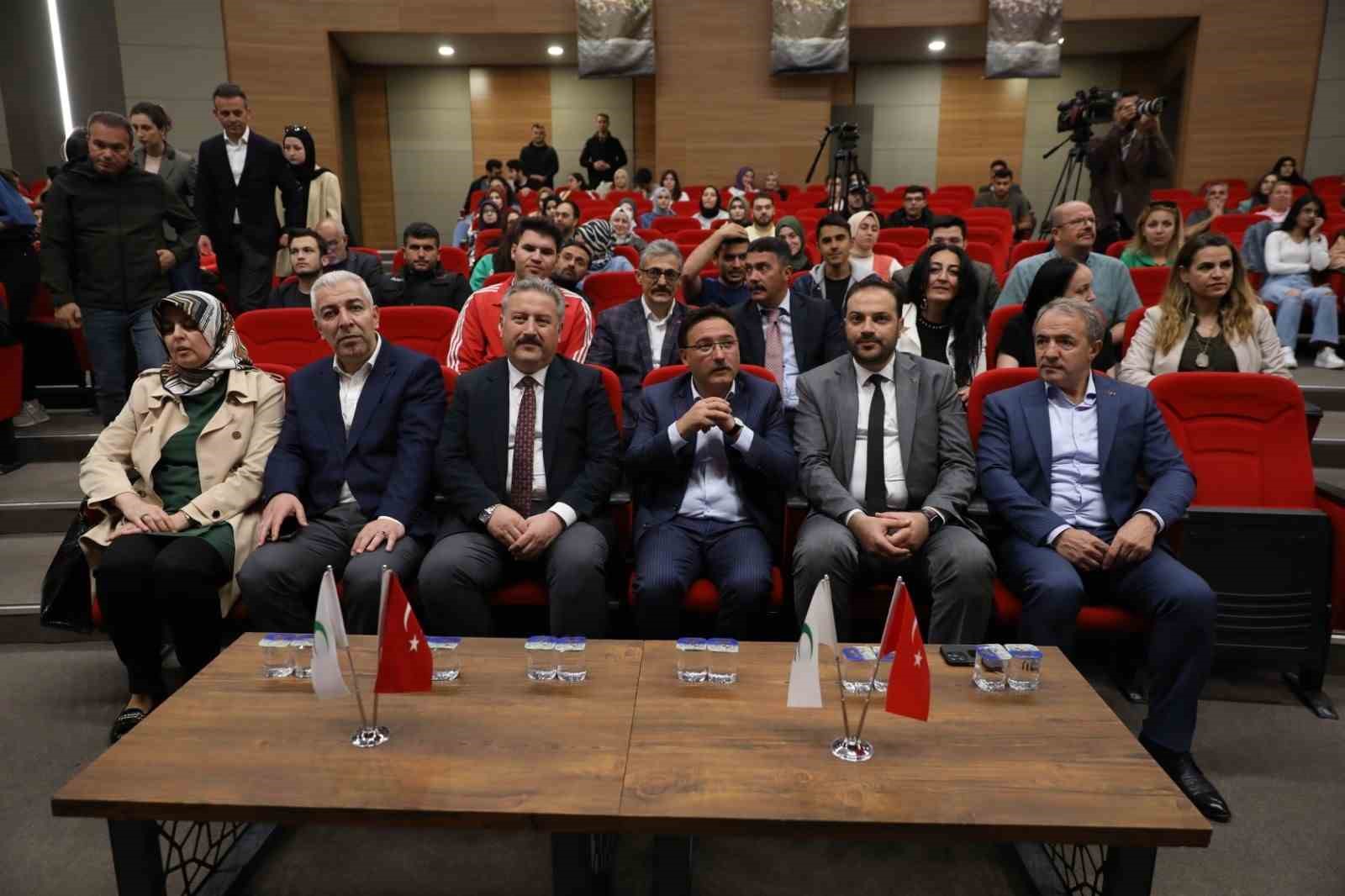 MELİKGAZİ BELEDİYESİ VE KAYSERİ YEŞİLAY ŞUBESİ'NİN İŞBİRLİĞİ İLE GENÇLERE ÖZEL