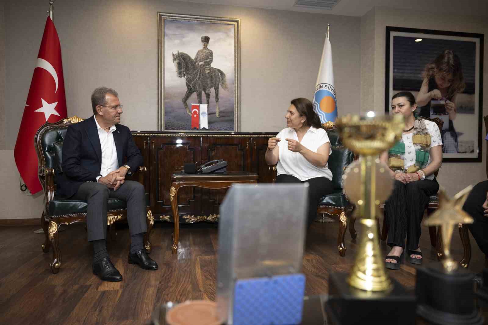 MERSİN BÜYÜKŞEHİR BELEDİYE BAŞKANI VAHAP SEÇER, SAMSUN'DA DÜZENLENEN ‘VEX ROBOTİCS