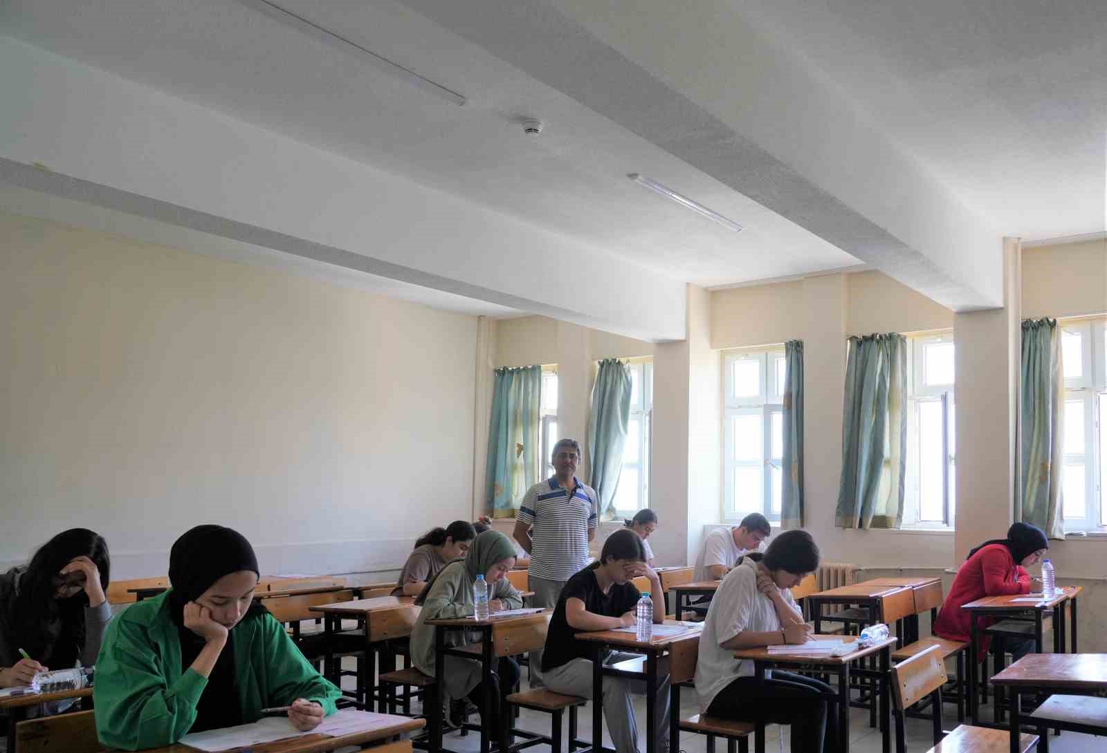 MERSİN'İN ERDEMLİ İLÇESİNDE 2023 YÜKSEKÖĞRETİM KURUMLARI SINAVI (YKS) ÖNCESİ 2