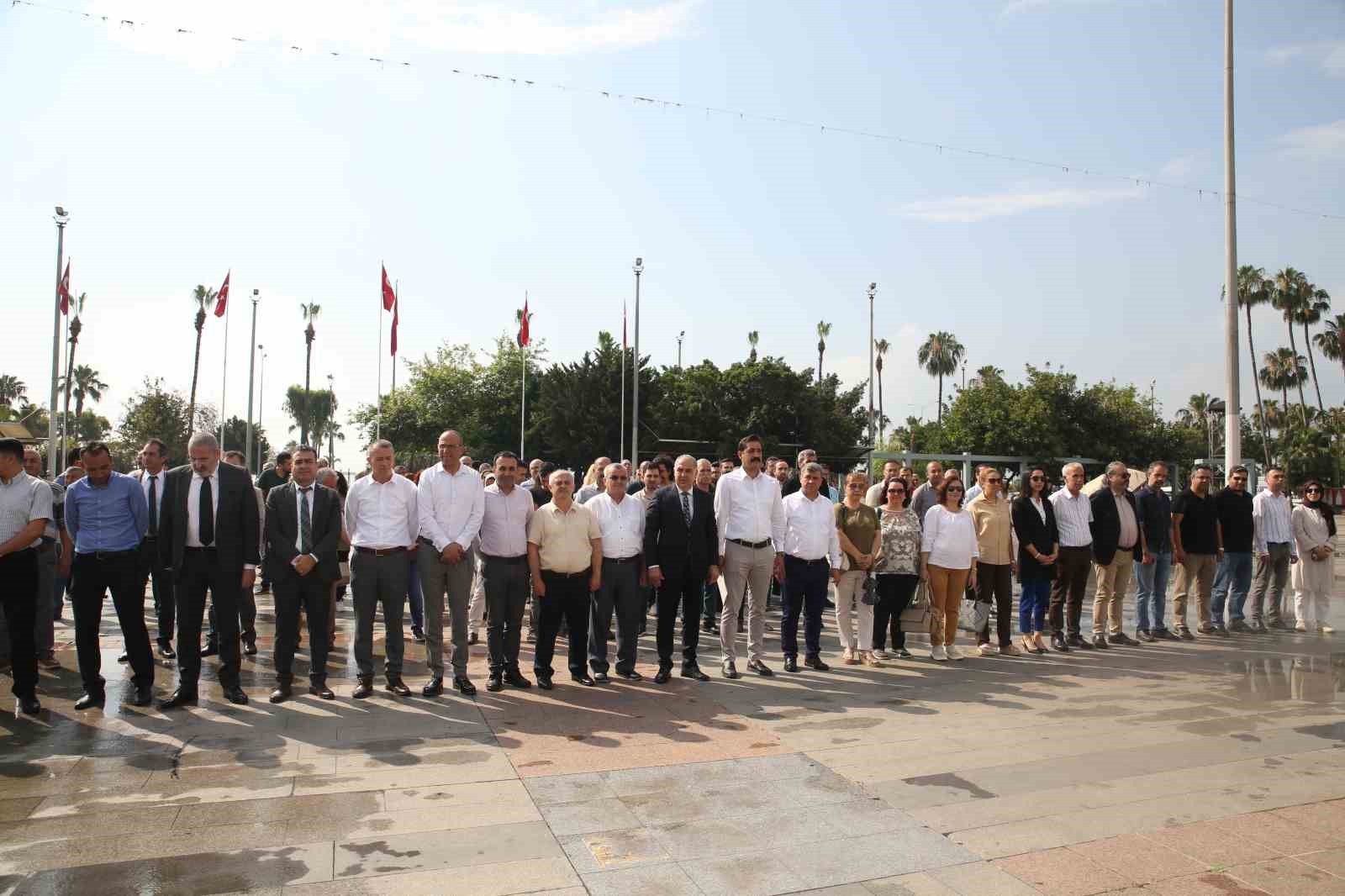 MERSİN'DE 5 HAZİRAN DÜNYA ÇEVRE GÜNÜ, CUMHURİYET MEYDANI'NDA DÜZENLENEN ÇELENK
