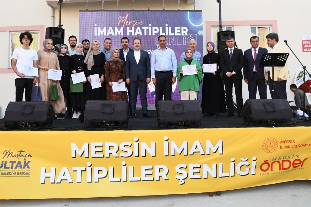 MERSİN ÖNDER İMAM HATİPLİLER DERNEĞİNCE DÜZENLENEN 'İMAM HATİP ŞENLİĞİ'NDE, ÖĞRENCİLERİN