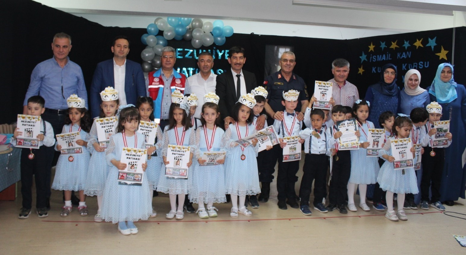MEZUNİYET TÖRENİ DUYGULU ANLARA SAHNE OLDU