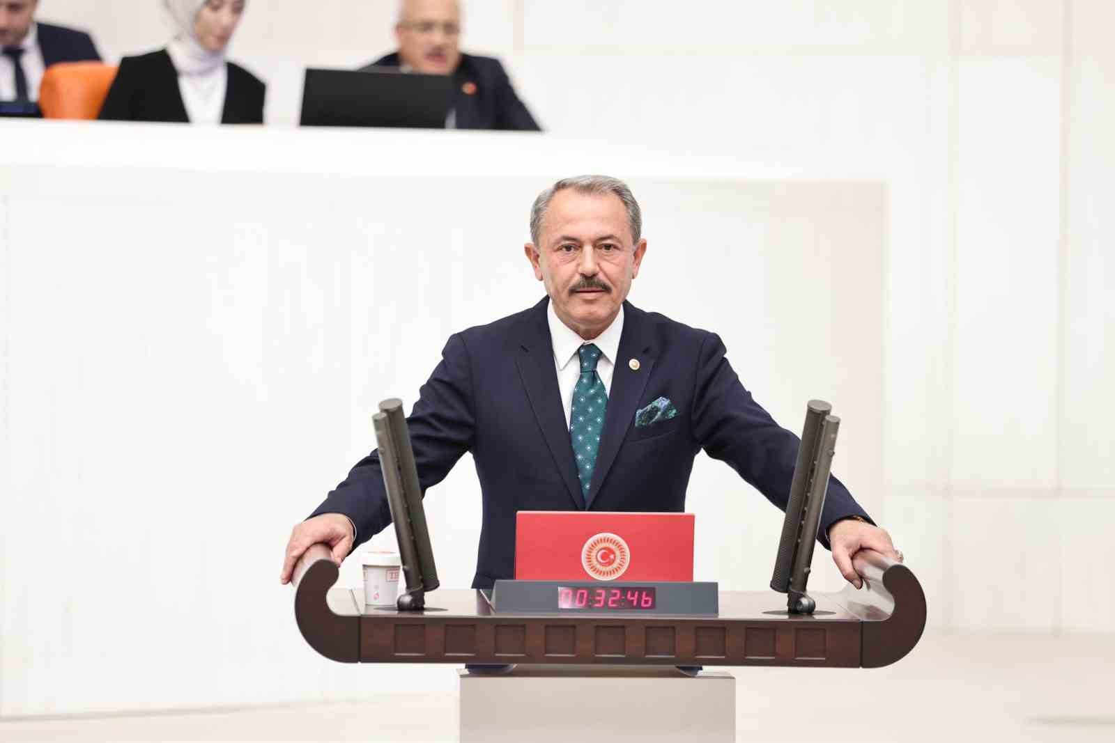 AK PARTİ DENİZLİ 28. DÖNEM MİLLETVEKİLİ ŞAHİN TİN, TBMM'DE YEMİN