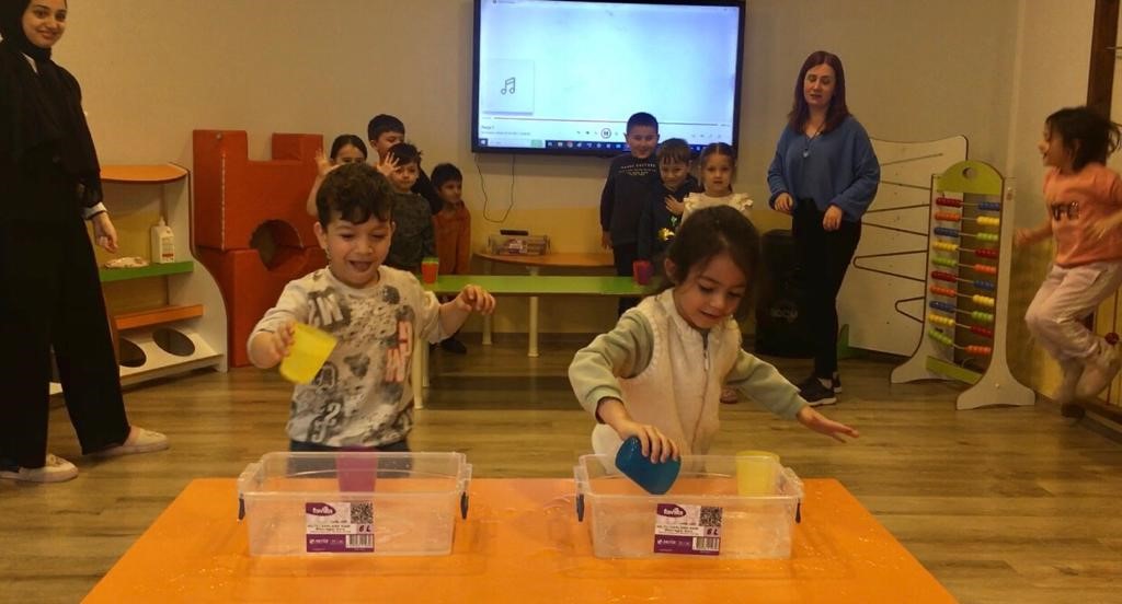 TÜRKİYE’NİN SALGIN DÖNEMİNDE TANIŞTIĞI UZAKTAN EĞİTİM, SINIRLARI AŞTI. BURSALI ANAOKULU