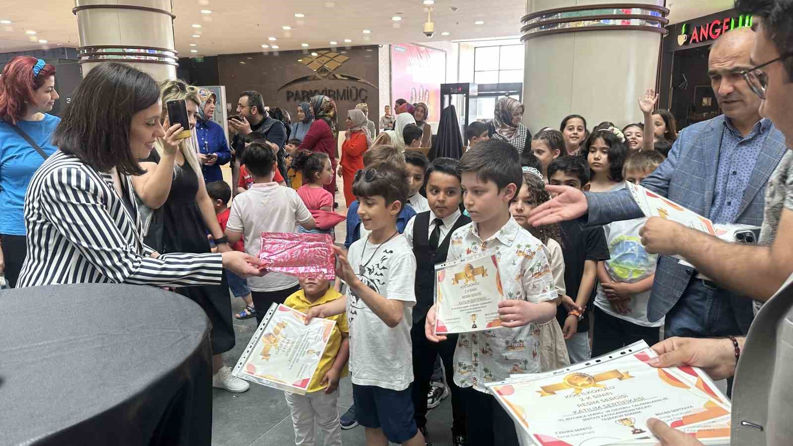 ELAZIĞ’DA İLKOKUL 2’NCİ SINIFA GİDEN ÖĞRENCİLER TARAFINDAN HAZIRLANAN YIL SONU