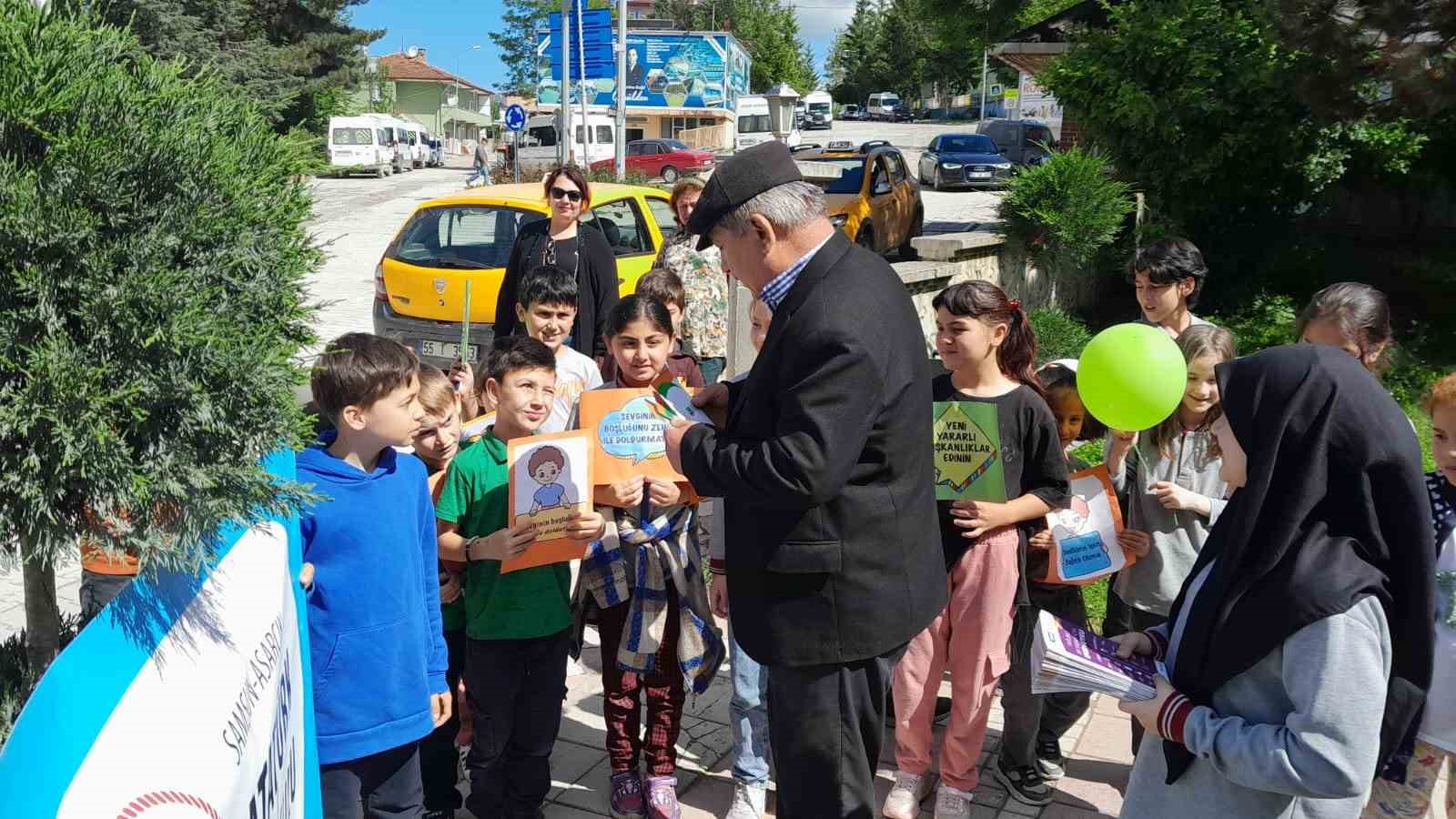 SAMSUN'DA 31 MAYIS DÜNYA TÜTÜNSÜZ GÜNÜ'NDE FARKINDALIK OLUŞTURMAK İSTEYEN ÖĞRENCİ
