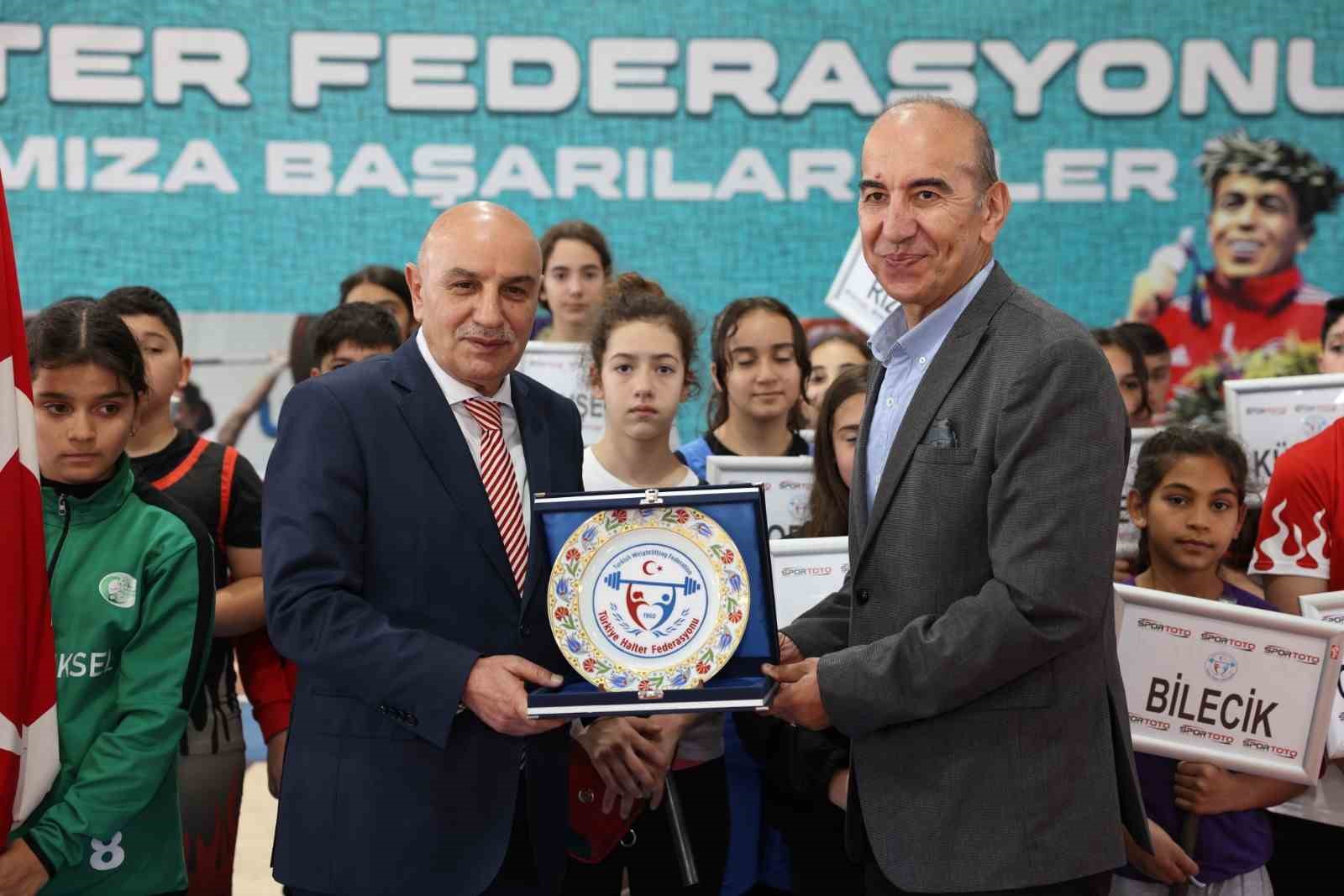 TÜRKİYE HALTER FEDERASYONU MİNİKLER TÜRKİYE HALTER ŞAMPİYONASI KEÇİÖREN NAİM SÜLEYMANOĞLU