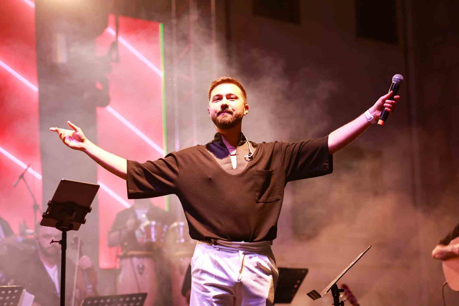 UŞAK BELEDİYESİ BÜNYESİNDE UKAMER TARAFINDAN DÜZENLENEN MODAFEST, ÜÇÜNCÜ GÜNDE KENAN