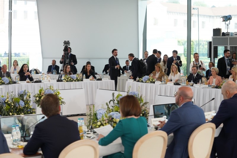 MOLDOVA CUMHURBAŞKANI MAİA SANDU, AVRUPA SİYASİ TOPLULUĞU ZİRVESİ'NİN AÇILIŞ KONUŞMASINDA,