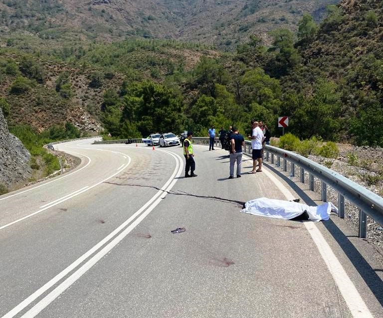 MUĞLA’NIN DATÇA İLÇESİNDE MOTOSİKLETİN BARİYERLERE ÇARPMASI SONUCU MEYDANA GELEN KAZADA