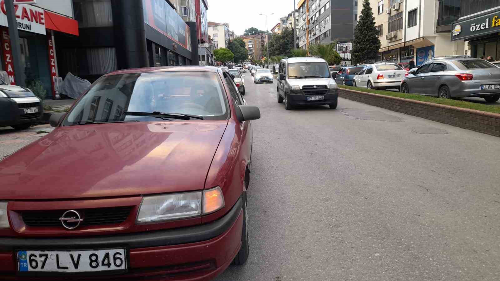ZONGULDAK’IN EREĞLİ İLÇESİNDE MOTOSİKLET İLE OTOMOBİLİN ÇARPIŞTIĞI TRAFİK KAZASINDA 1
