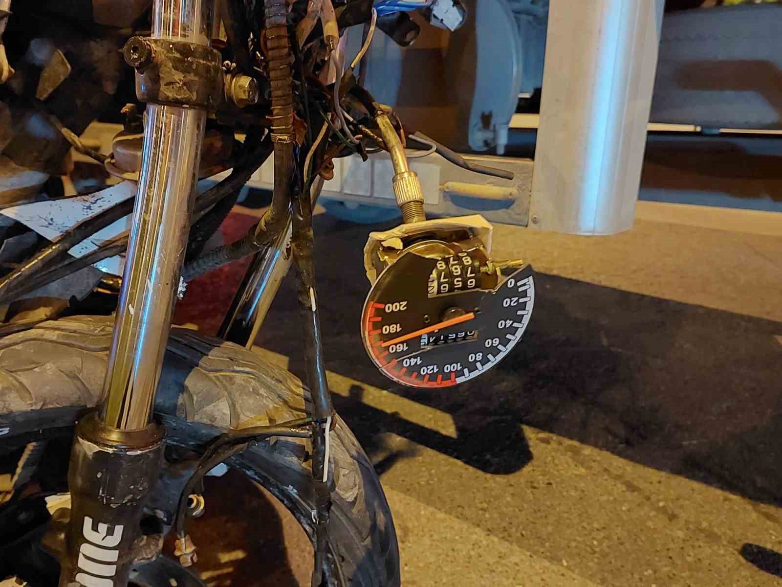ZONGULDAK'IN EREĞLİ İLÇESİNDE MİNİBÜS İLE MOTOSİKLETİN ÇARPIŞTIĞI TRAFİK KAZASINDA 2