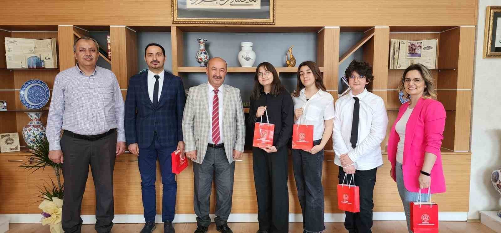 MÜDÜR BAŞYİĞİT, TÜRKİYE ÜÇÜNCÜSÜ ÖĞRENCİLERLE BİR ARAYA GELDİ