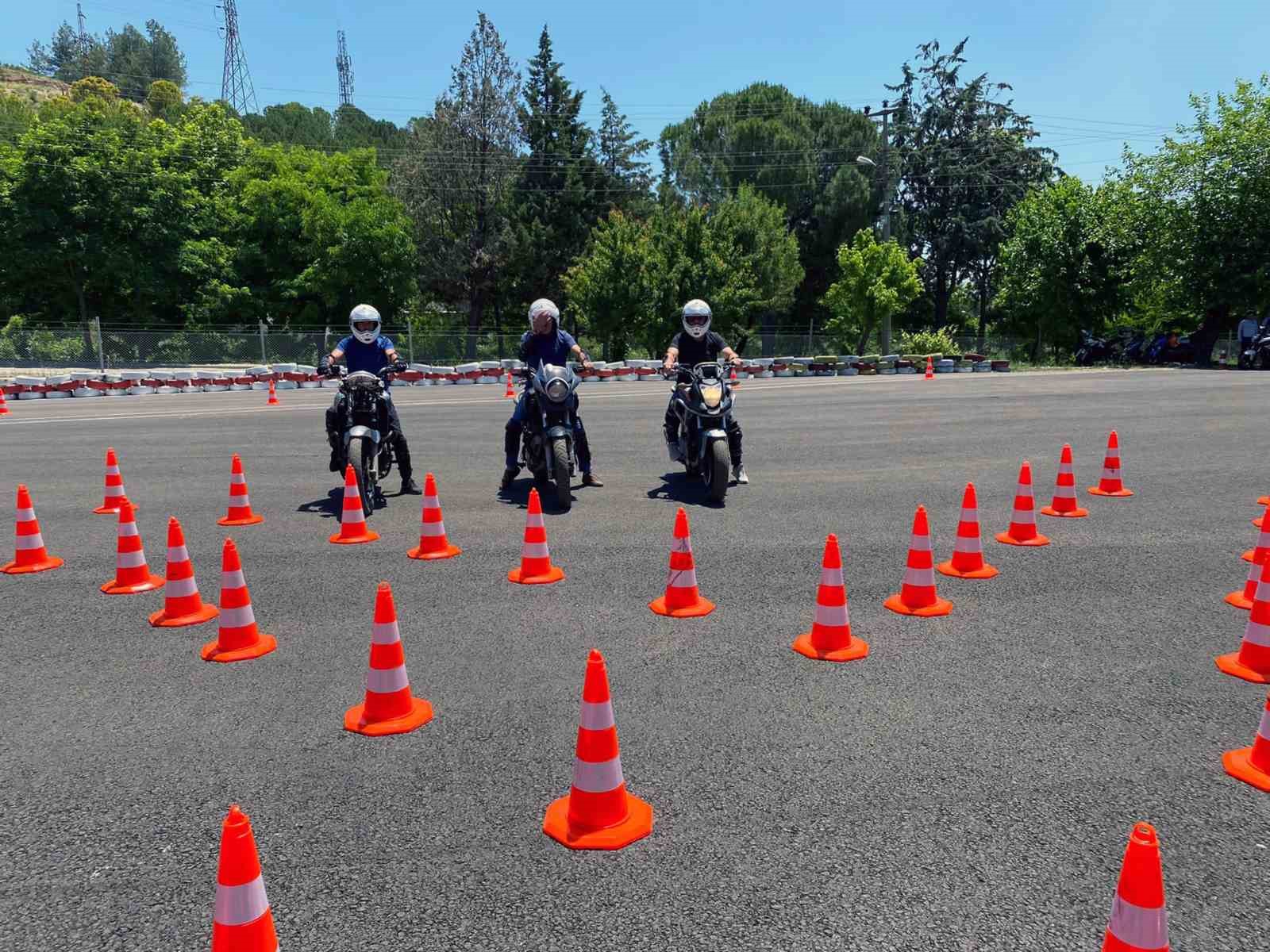 MUĞLA’DA ÖZELLİKLE YAZ AYLARINDA ARTAN TRAFİK YOĞUNLUĞU NEDENİYLE YAŞANAN OLUMSUZLUKLARA