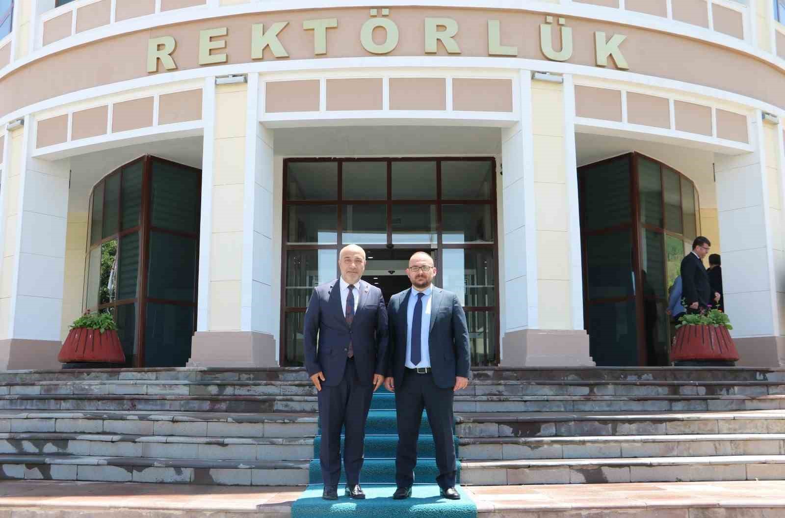 MUŞ ALPARSLAN ÜNİVERSİTESİ (MAUN) DÜZENLENEN TÖRENDE REKTÖR PROF. DR. FETHİ