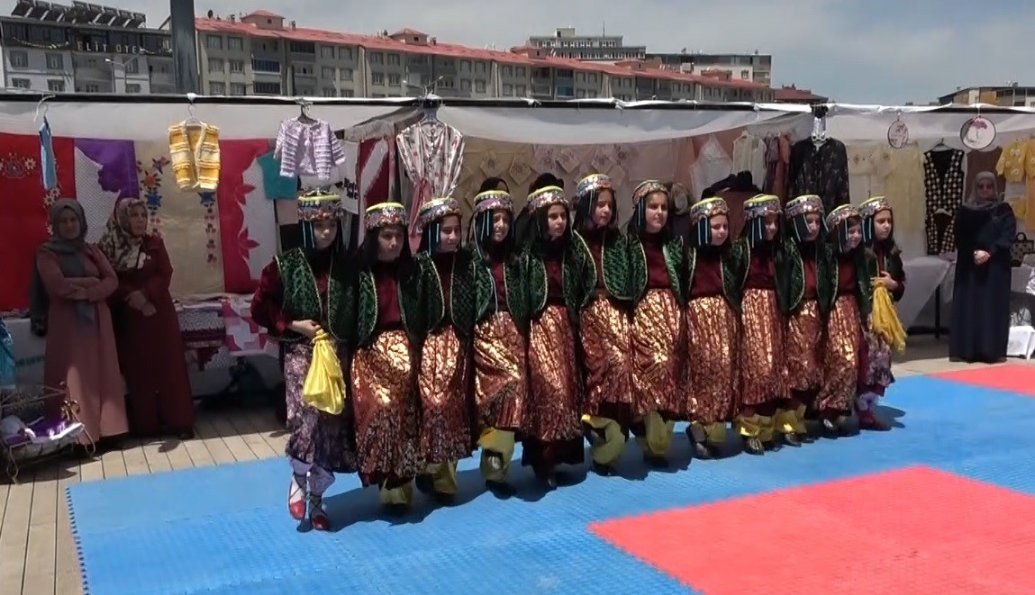 MUŞ HALK EĞİTİM MERKEZİ MÜDÜRLÜĞÜ BÜNYESİNDE AÇILAN BİN 848 KURSA