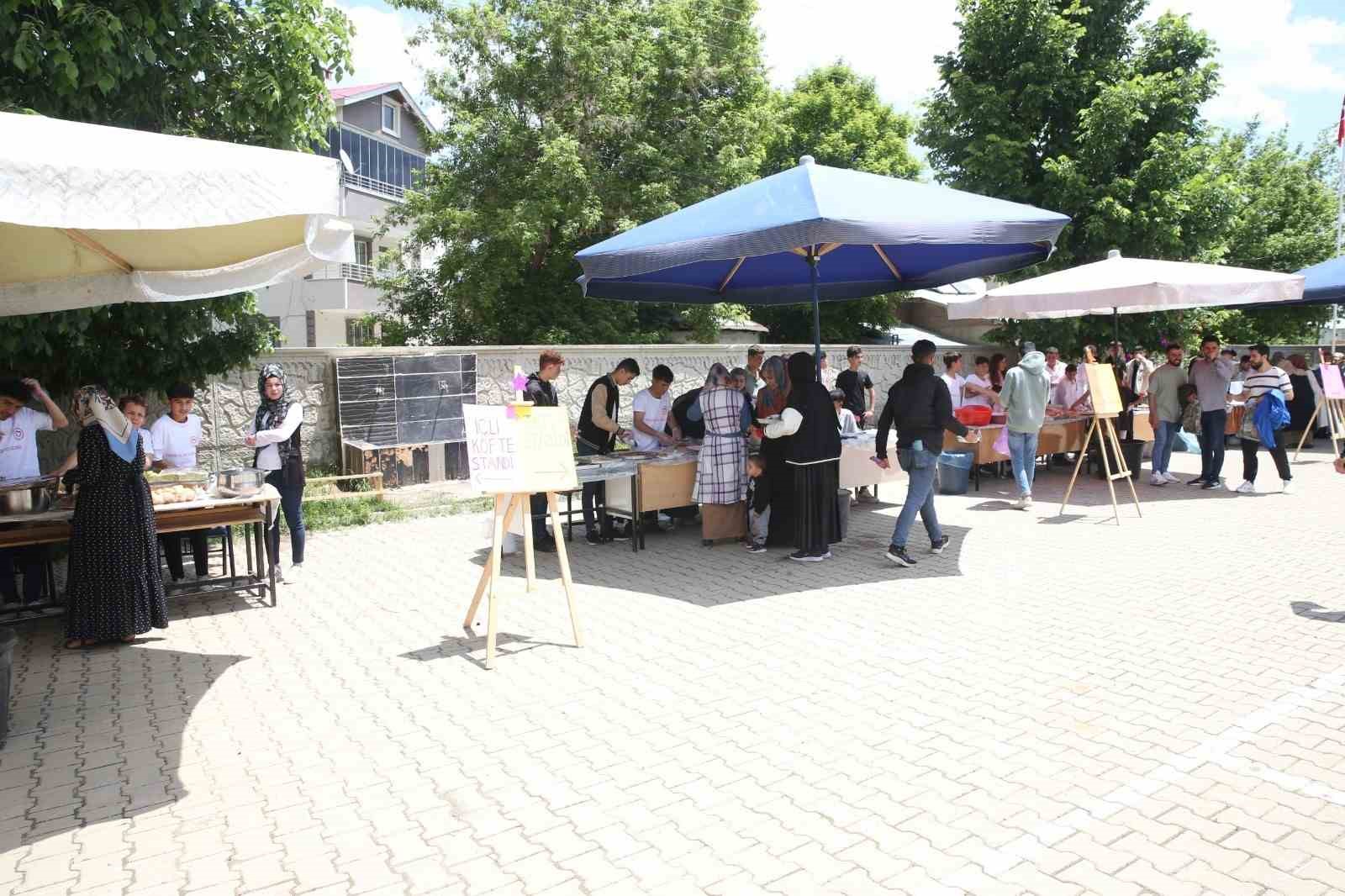 MUŞ’UN HASKÖY İLÇESİ ÇOK PROGRAMLI ANADOLU LİSESİ ÖĞRENCİLERİ MİLLİ EĞİTİM
