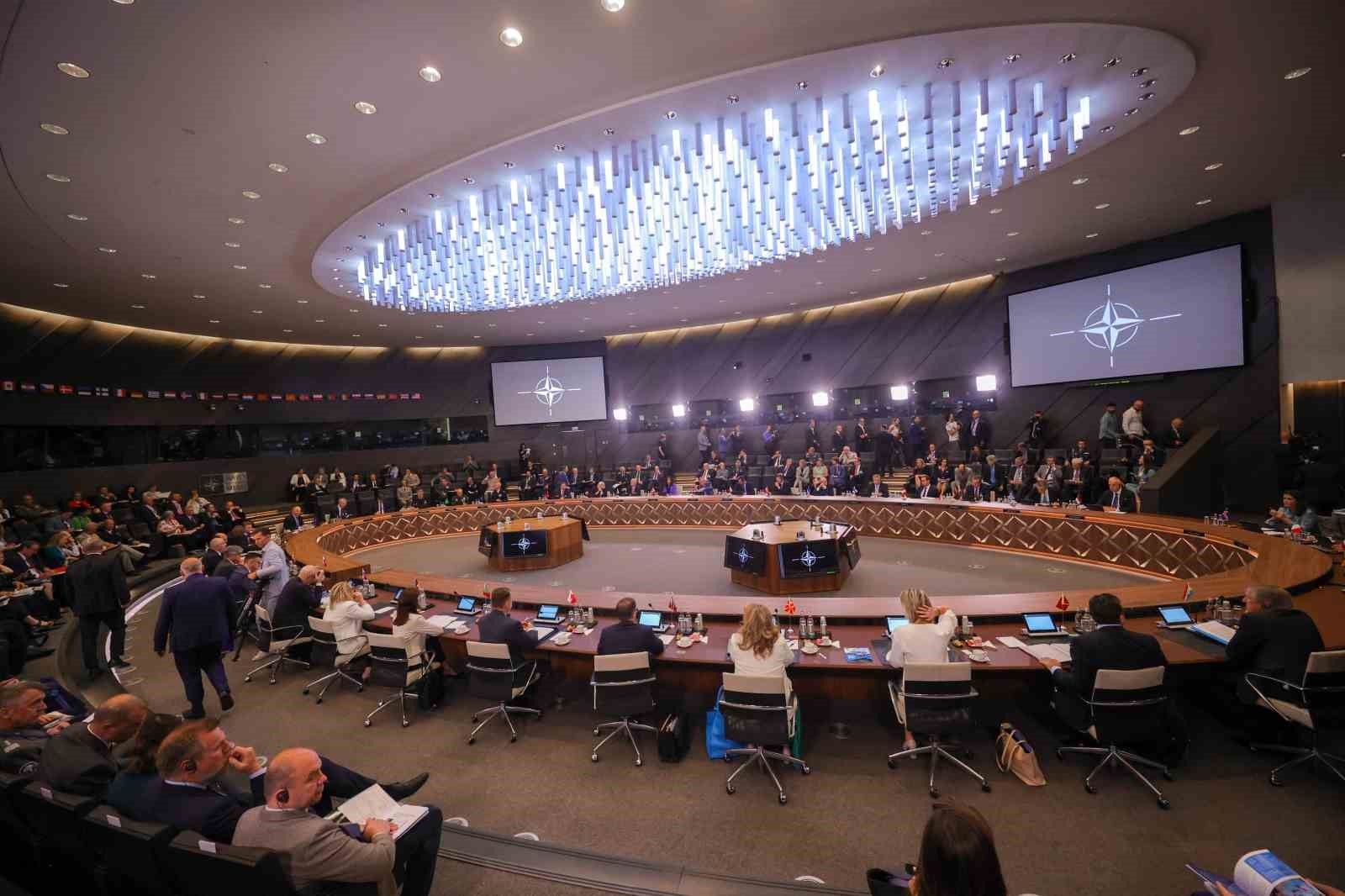 BELÇİKA’NIN BAŞKENTİ BRÜKSEL’DE DÜZENLENEN NATO SAVUNMA BAKANLARI TOPLANTISI’NIN İKİNCİ GÜN