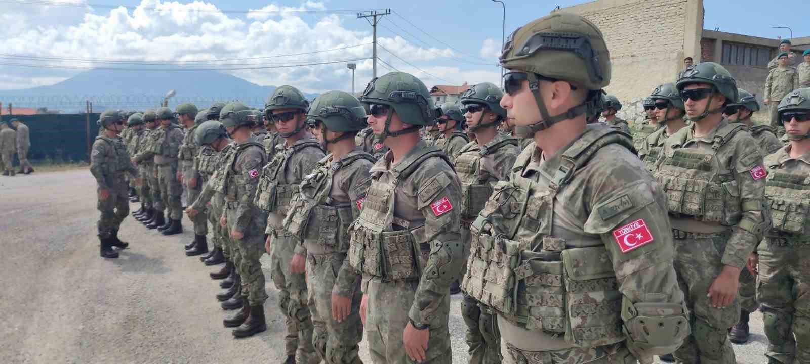 NATO'NUN TALEBİ ÜZERİNE TÜRK KOMANDOLAR KOSOVA'YA GELDİ