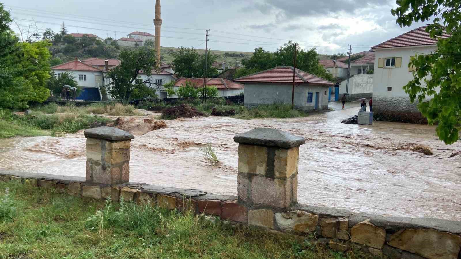 NEVŞEHİR GENELİNDE GEÇTİĞİMİZ GÜNLERDE ETKİLİ OLAN SAĞANAK YAĞIŞIN SELE NEDEN