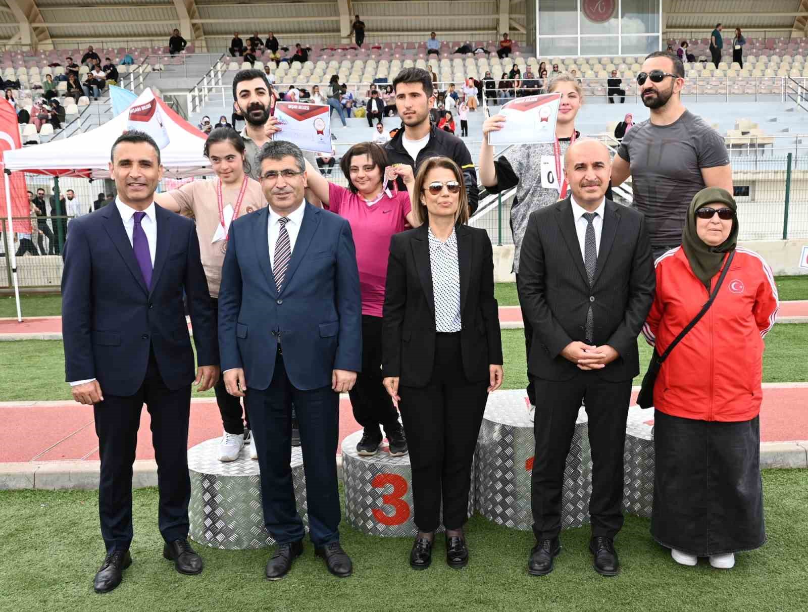 NEVŞEHİR HACI BEKTAŞ VELİ ÜNİVERSİTESİ (NEVÜ), OKUL SPORLARI ÖZEL SPORCULAR
